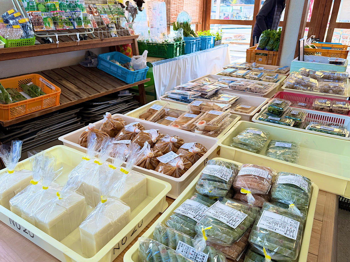 月子の「もうすぐ満月ですよ」春のウキウキ直売所